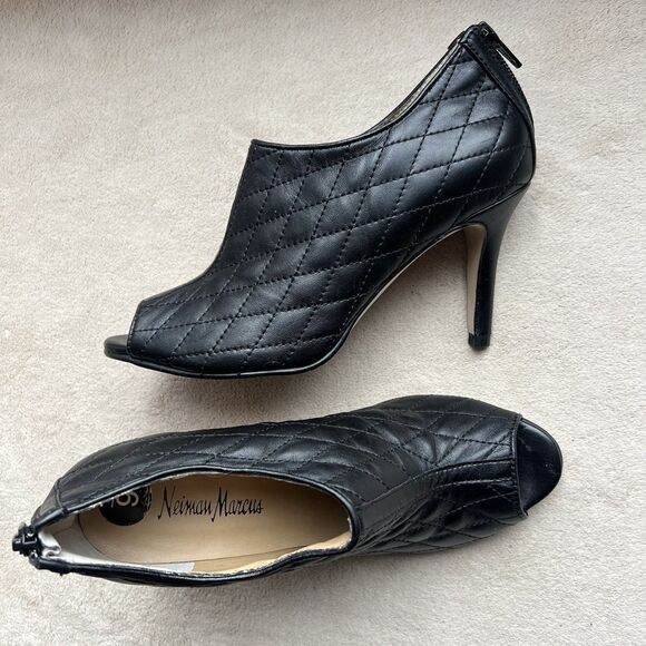 Neiman Marcus Quilted Black Leather High Heel Bootie Women 6 M Peep Toe Back Zip - Picture 16 of 16